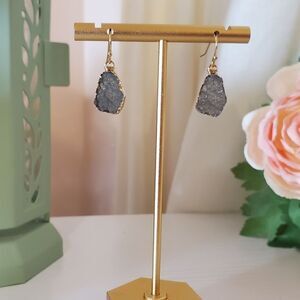 𝅺GOLDTONE Trimmed Dark Black/Gray Smoke Druzy Earrings